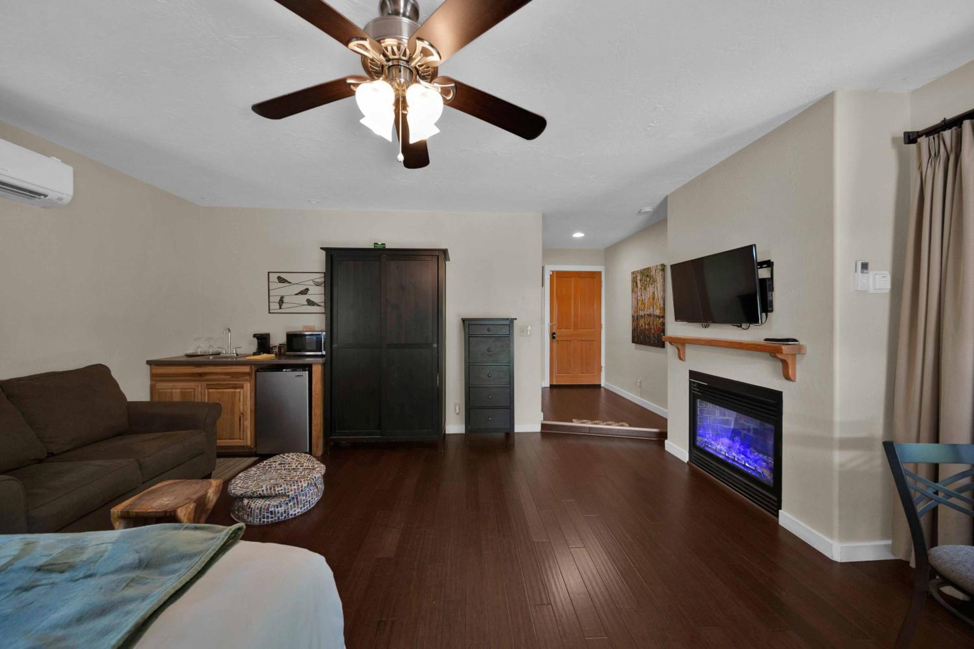 Lakehead The Inn At Shasta Lake מראה חיצוני תמונה