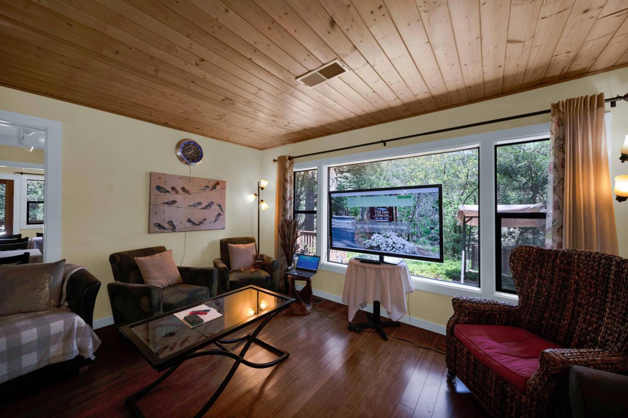 Lakehead The Inn At Shasta Lake מראה חיצוני תמונה